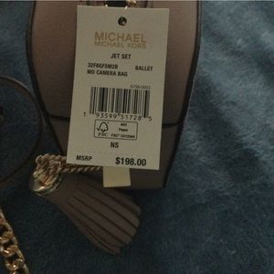 Michael kors camera purse used 3 times.Ballet color still has price tag